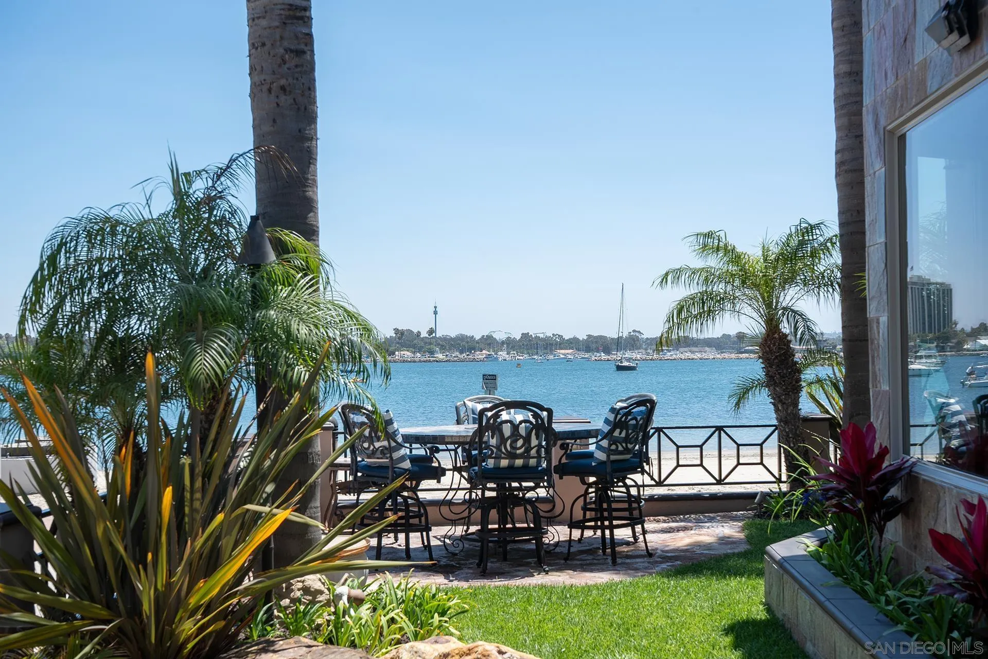 2741 Bayside Walk