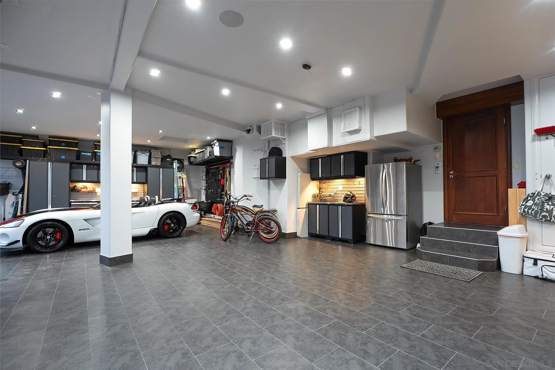 2741 Bayside Walk