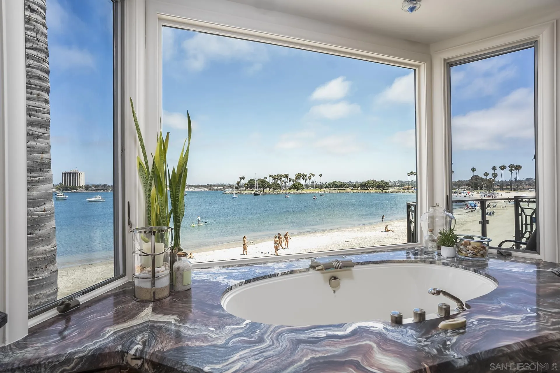 2741 Bayside Walk