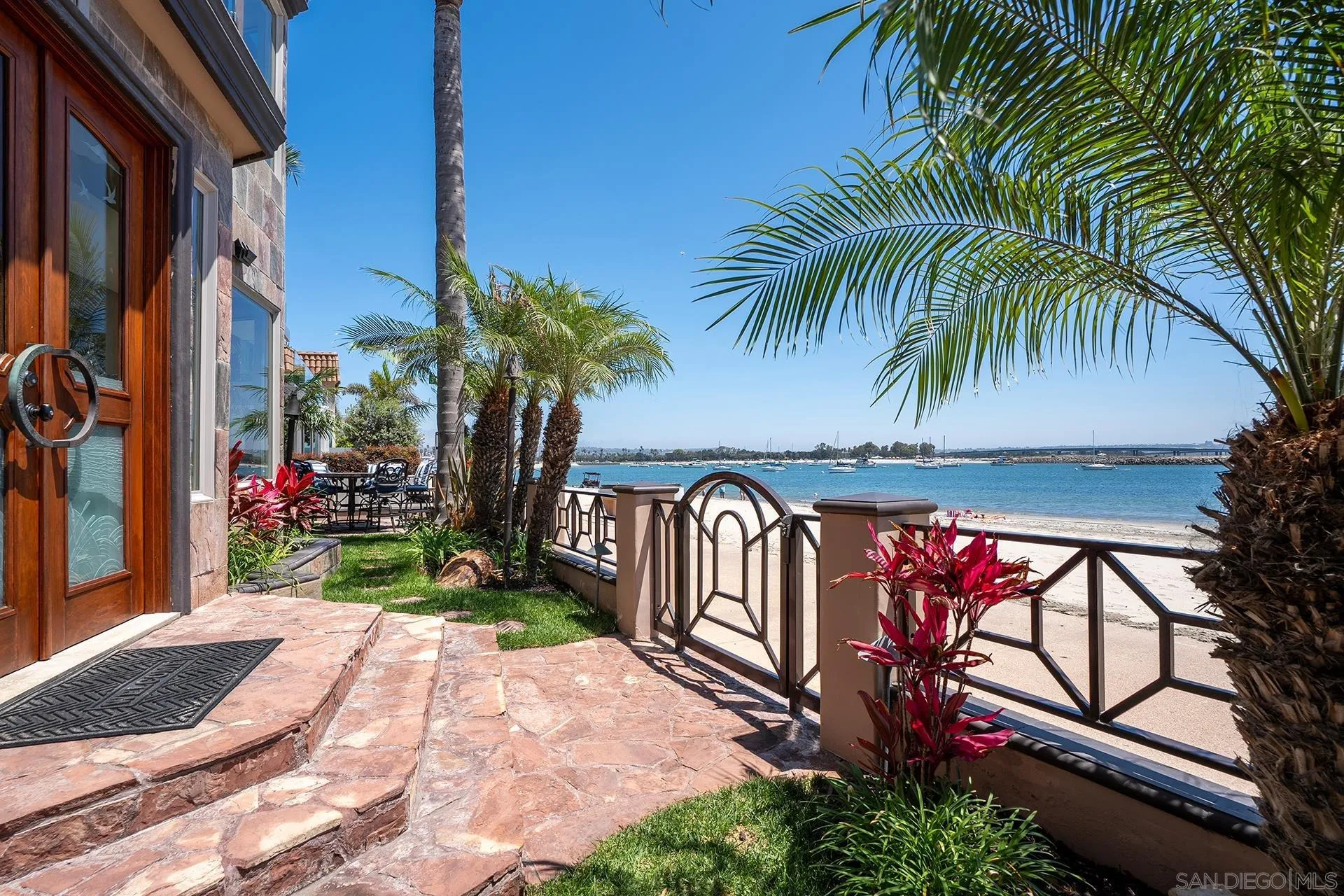 2741 Bayside Walk
