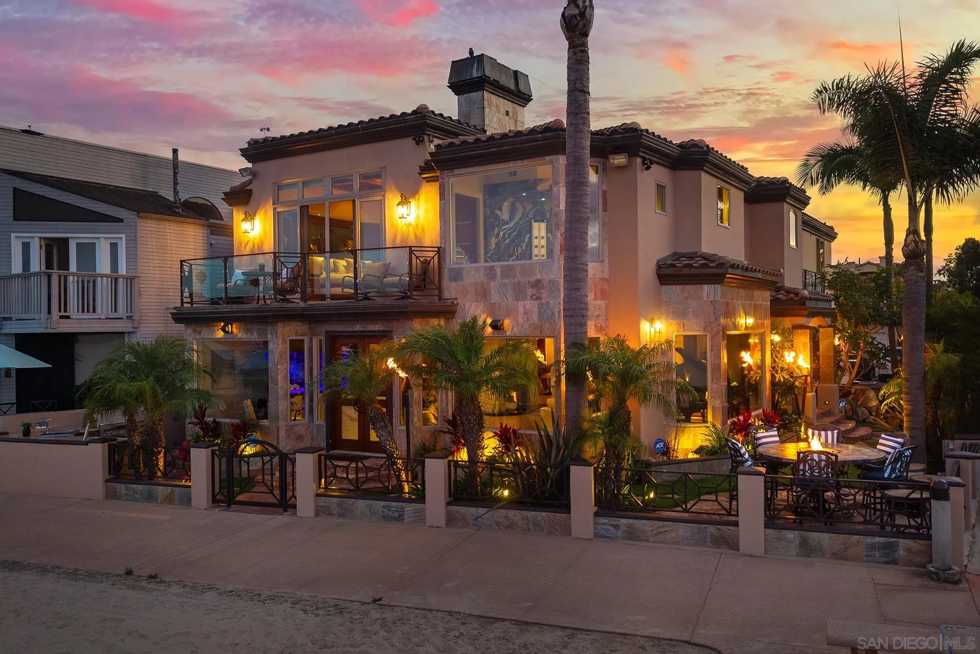 2741 Bayside Walk