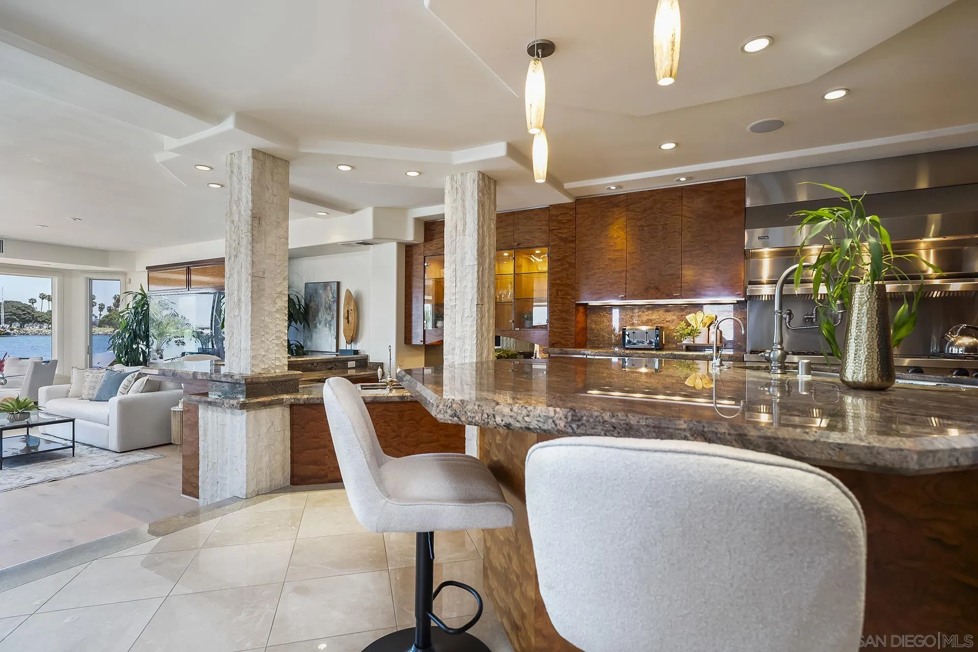 2741 Bayside Walk
