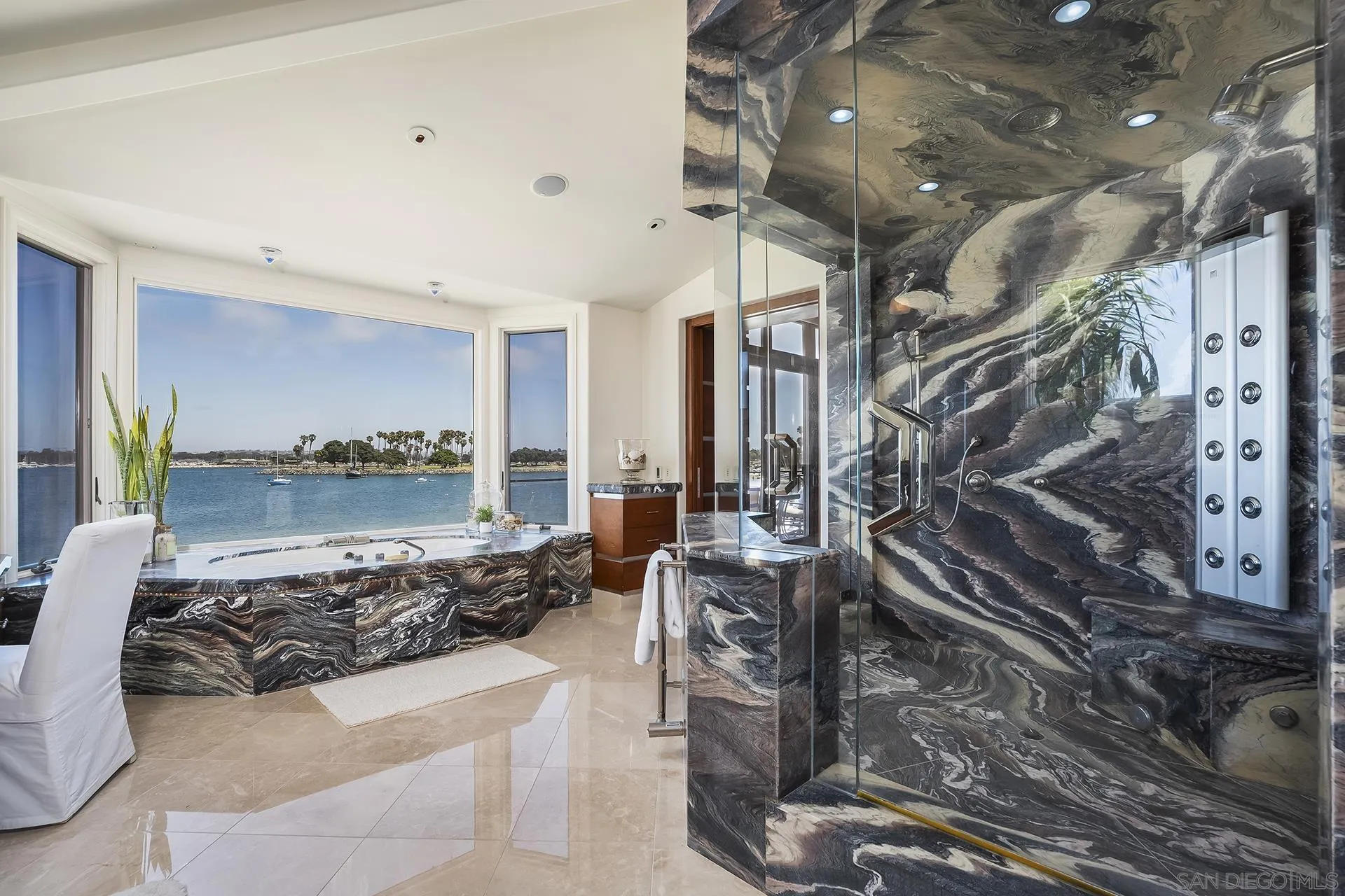 2741 Bayside Walk