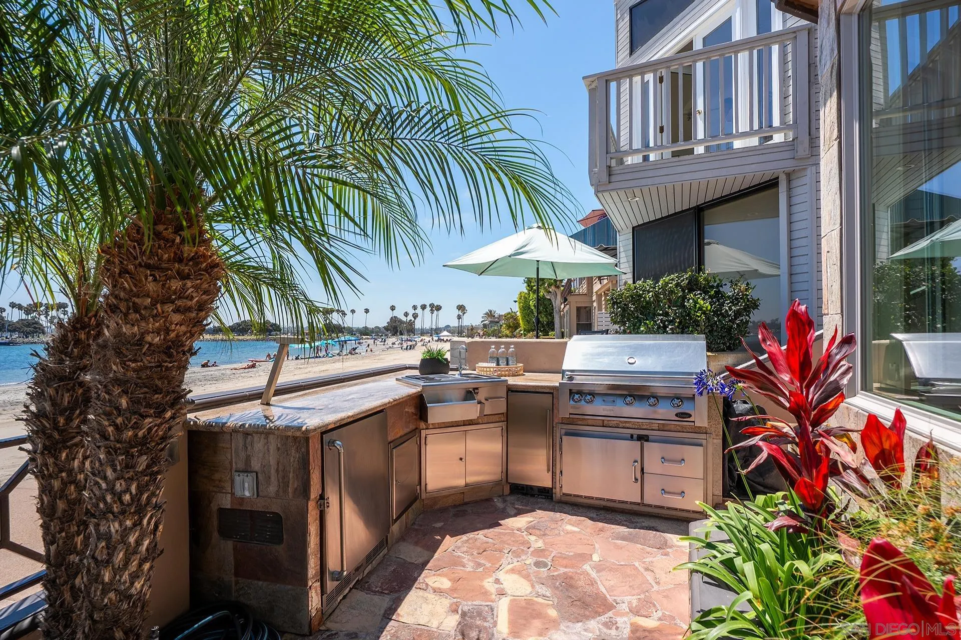 2741 Bayside Walk