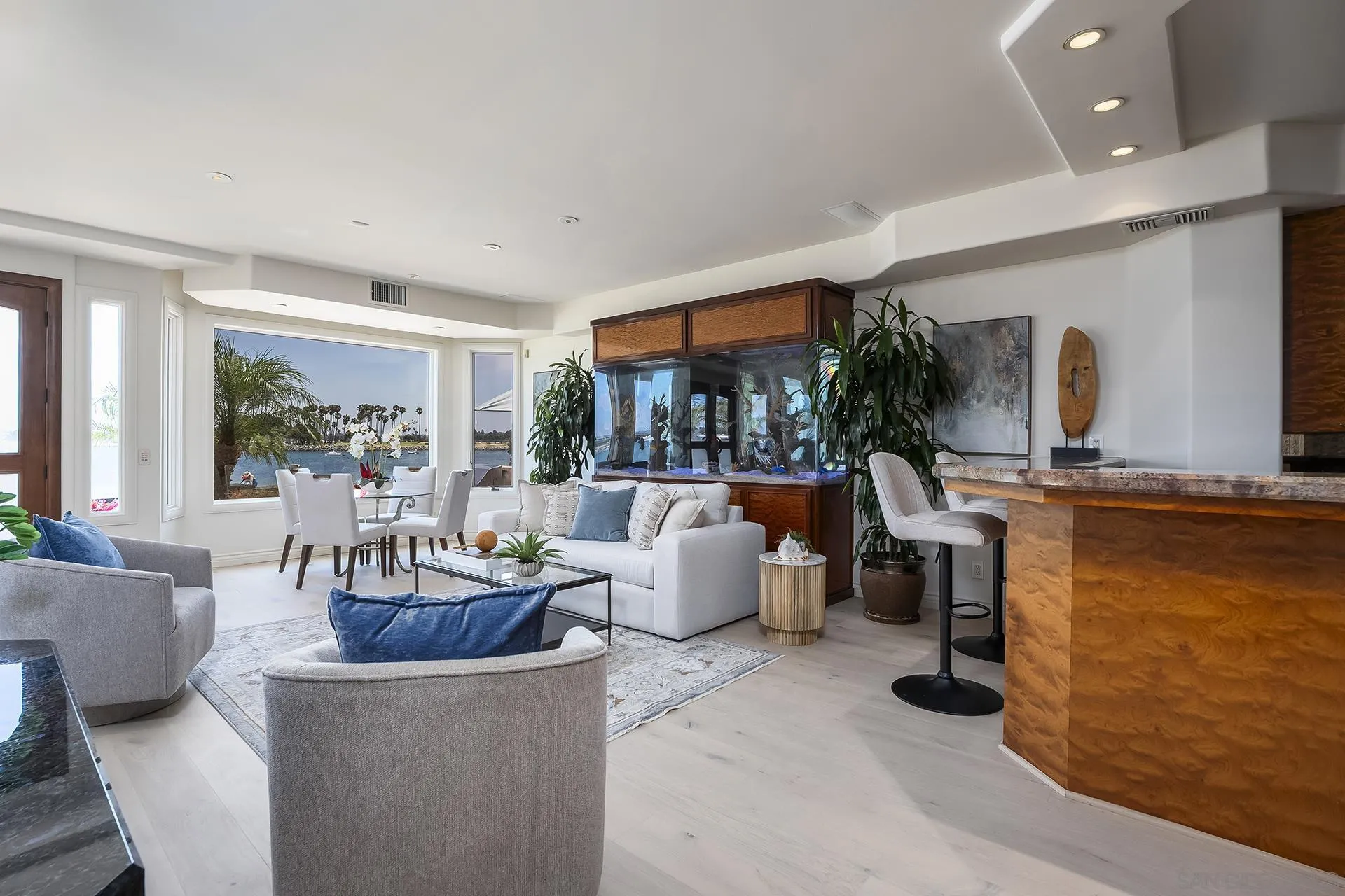2741 Bayside Walk