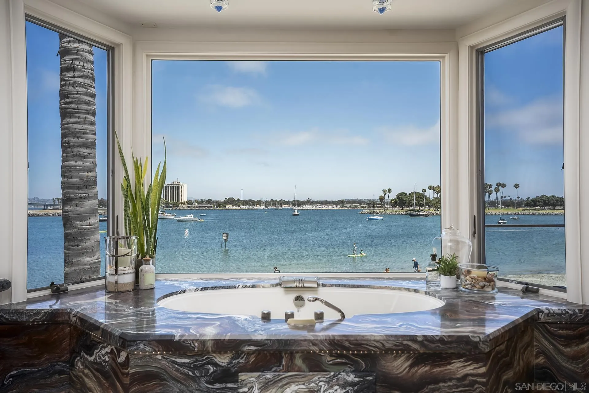 2741 Bayside Walk