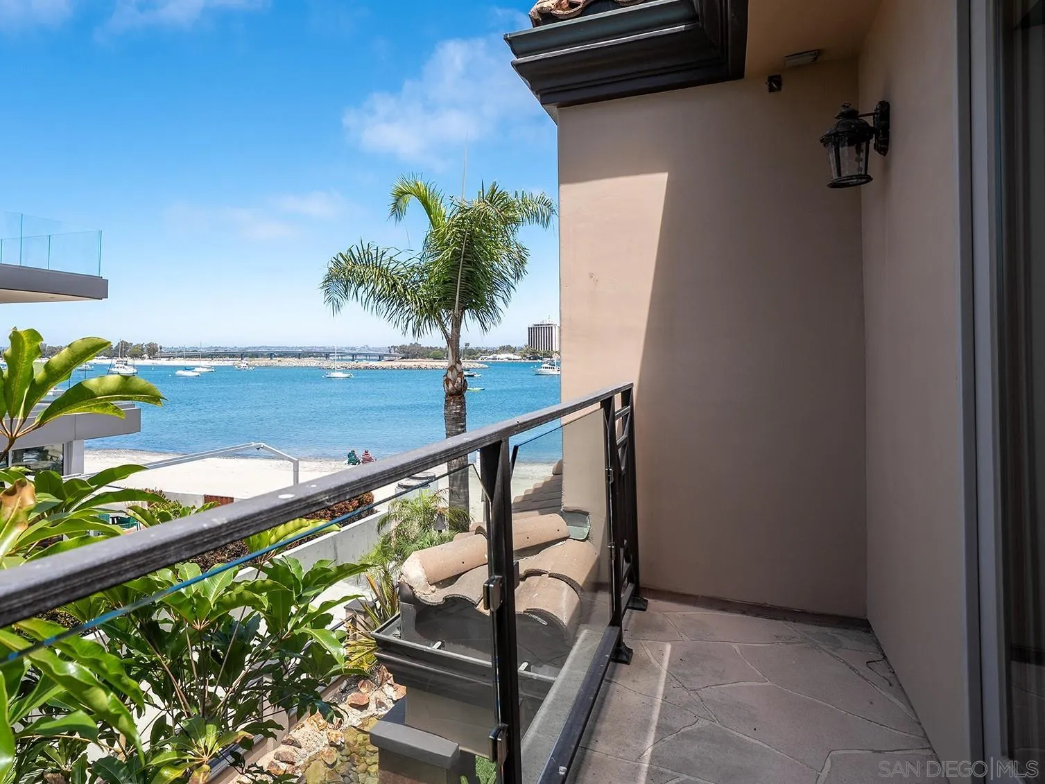 2741 Bayside Walk
