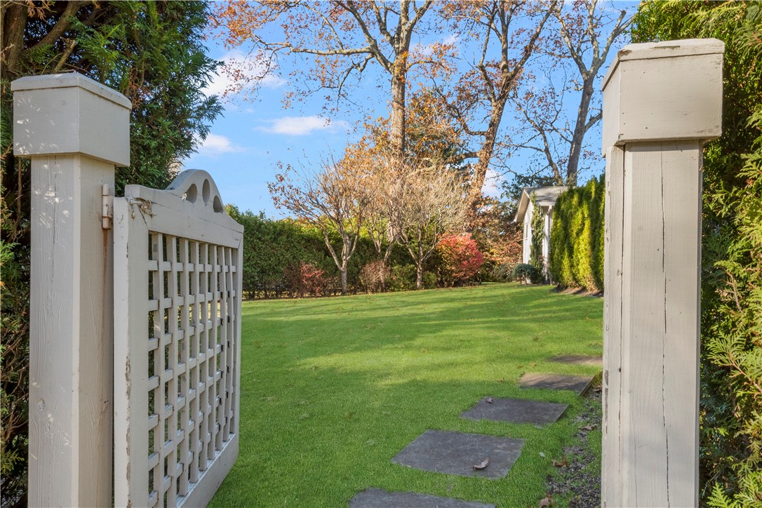 315 Meshanticut Valley Parkway