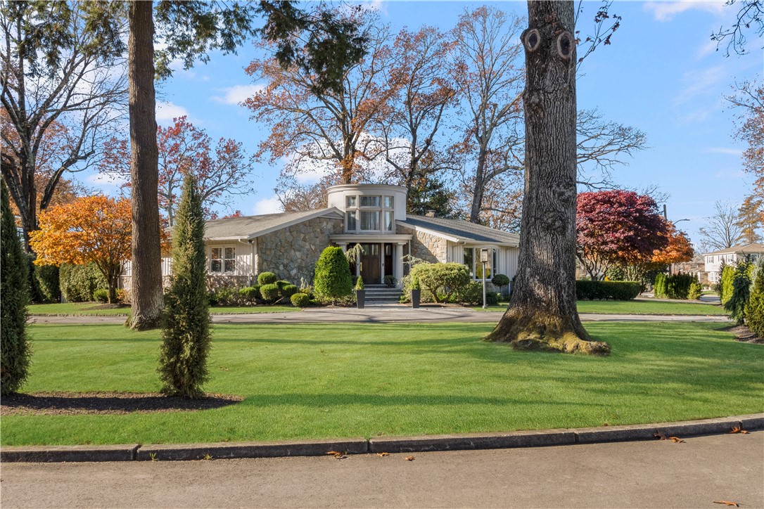 315 Meshanticut Valley Parkway