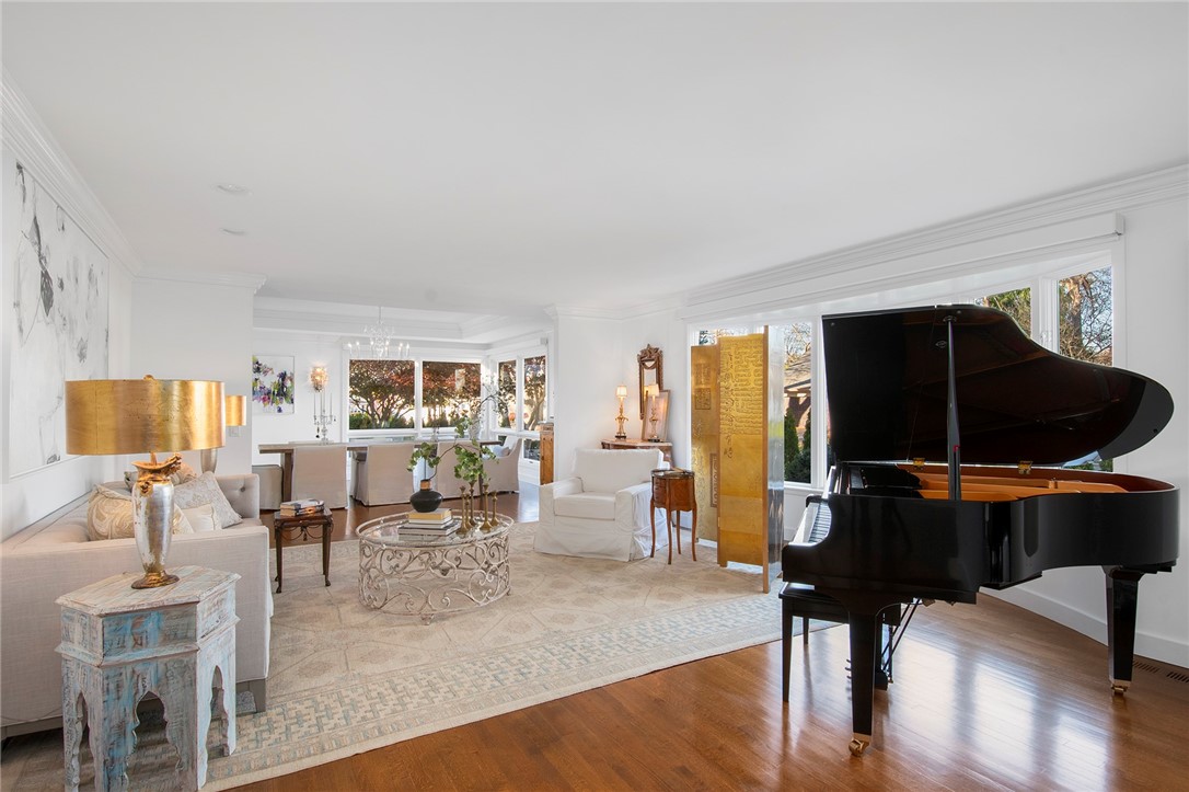 315 Meshanticut Valley Parkway