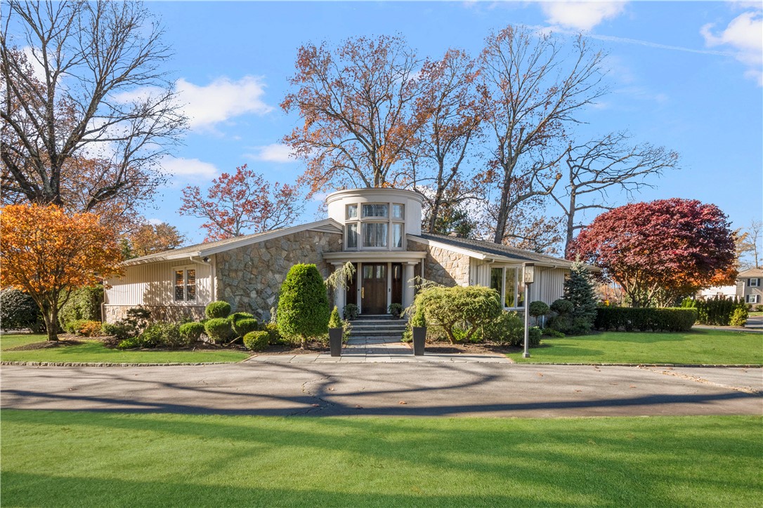 315 Meshanticut Valley Parkway