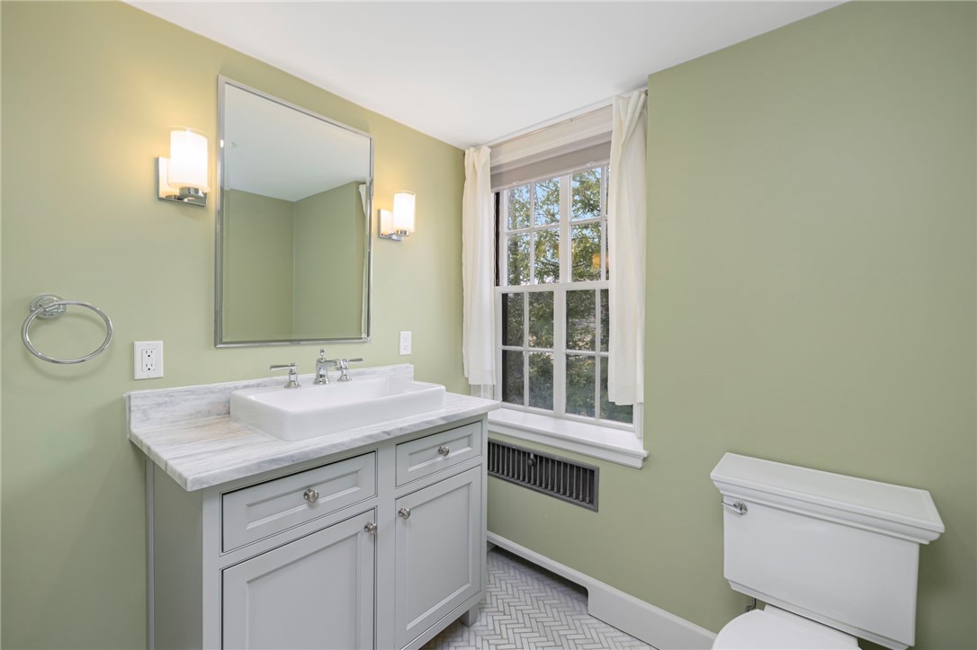 330 Freeman Parkway