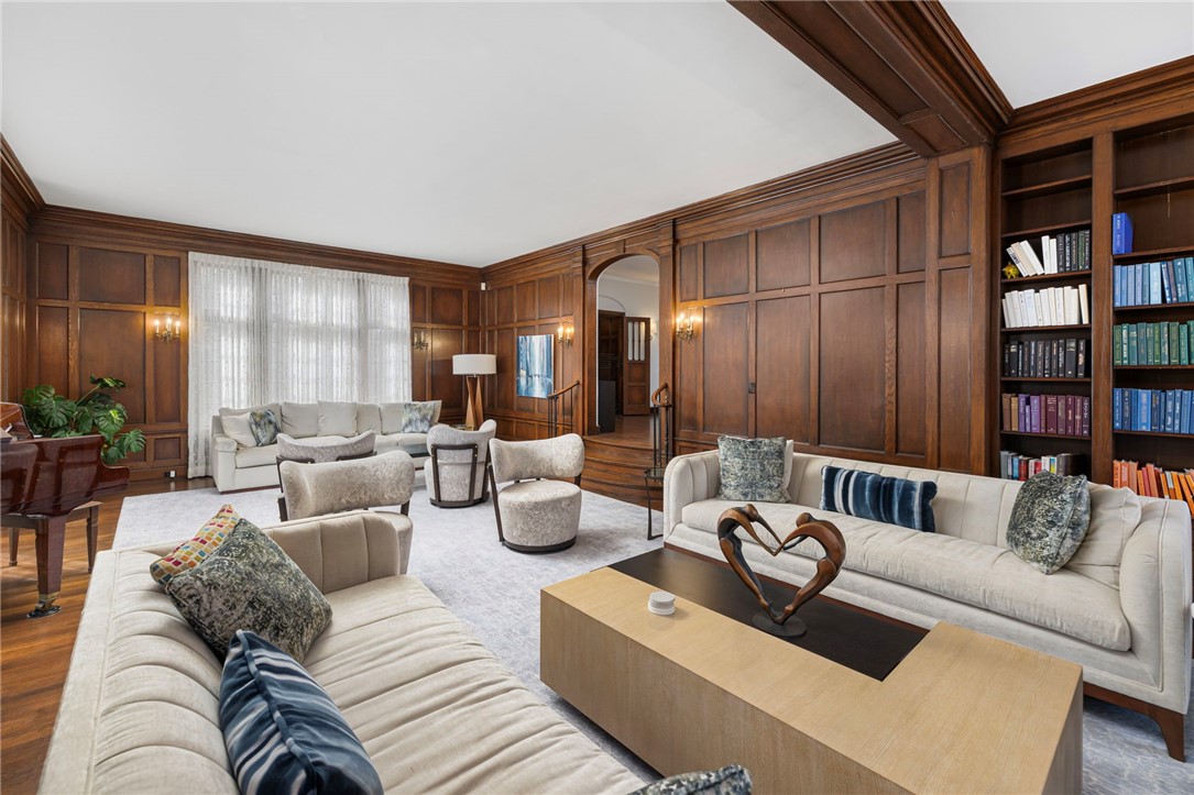 330 Freeman Parkway