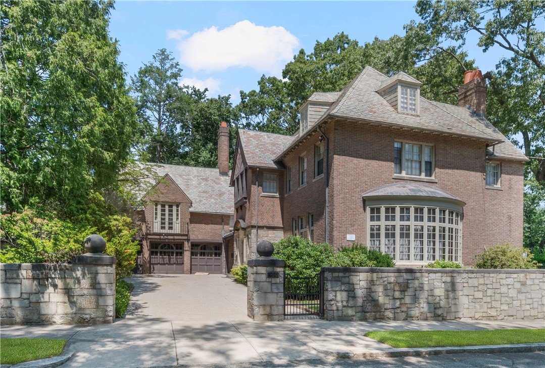 330 Freeman Parkway