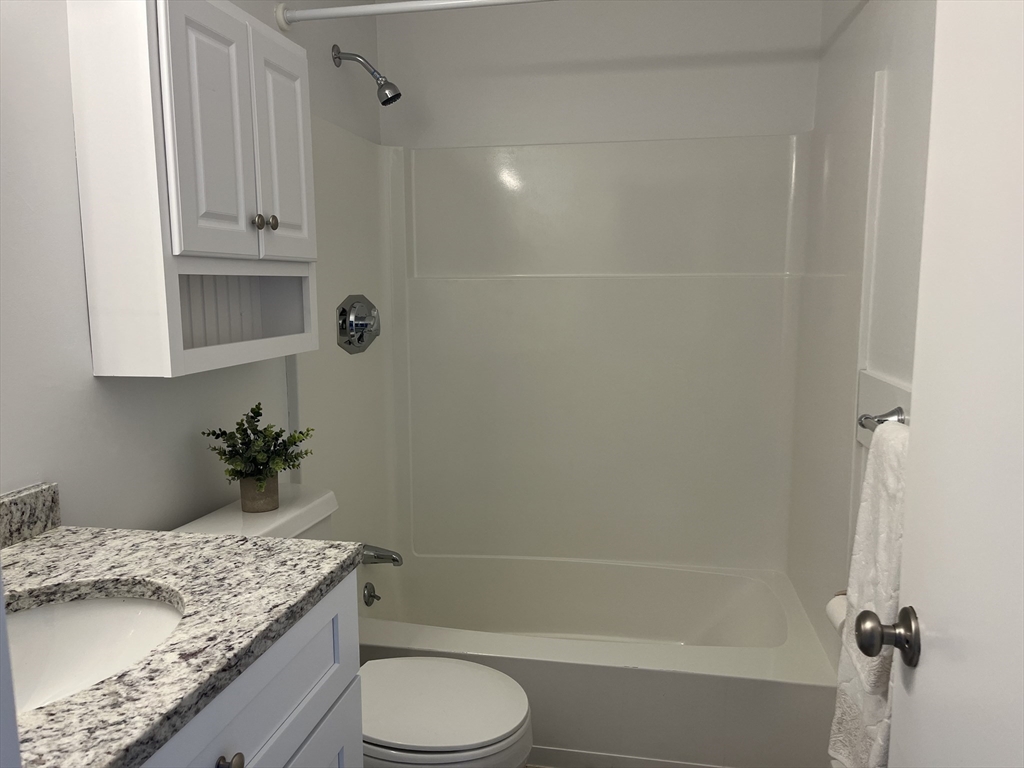 49 Spencer Rd # 30H
