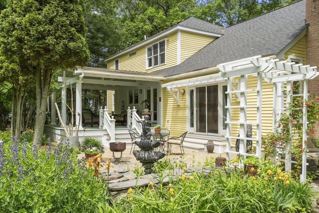 209 Harwood Ave
