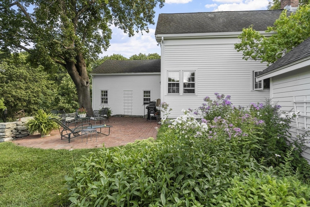 827 Hill Rd