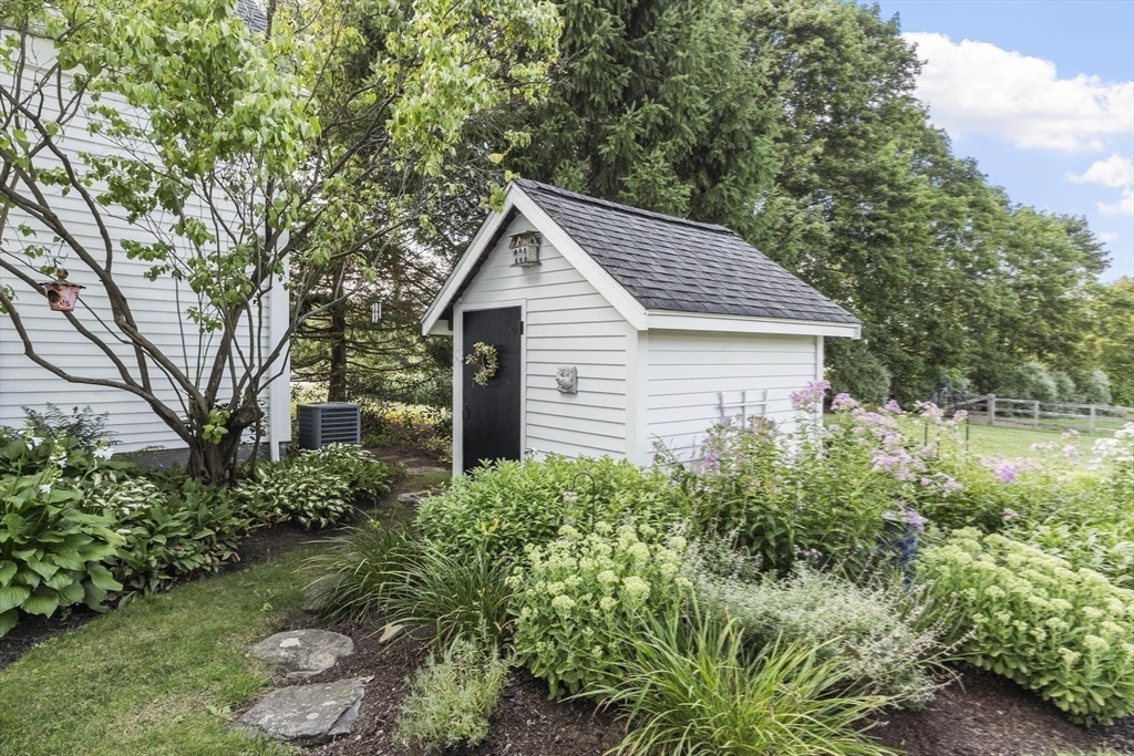 827 Hill Rd