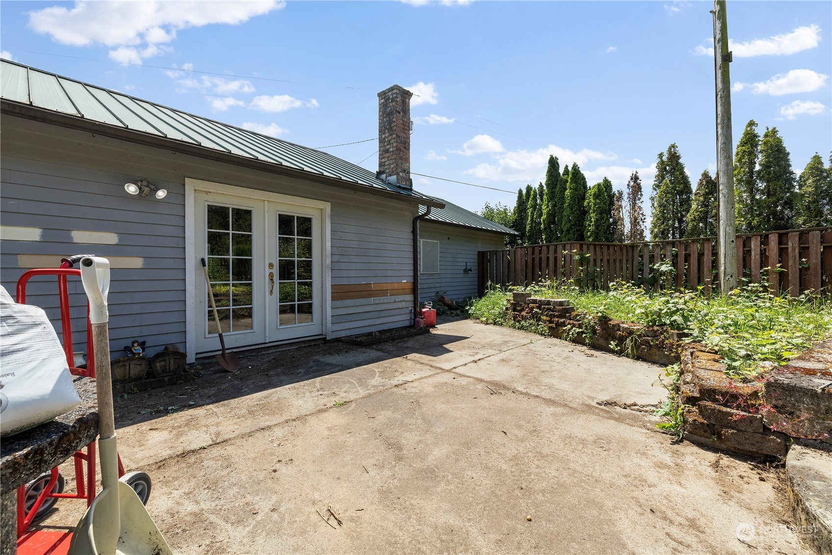 2094 Front Street