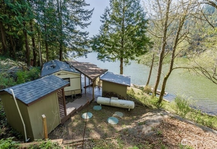 1817 Sleepy Hollow Lane