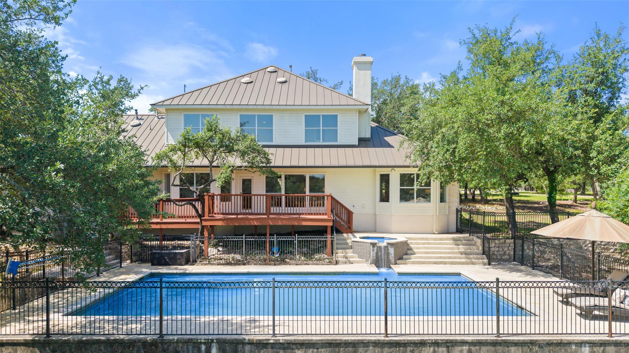 604 N River Hills RD