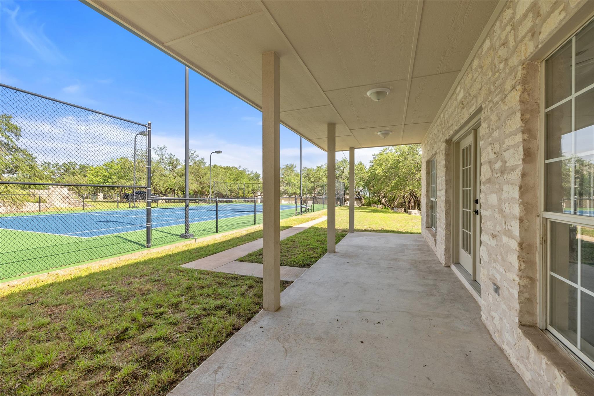 604 N River Hills RD