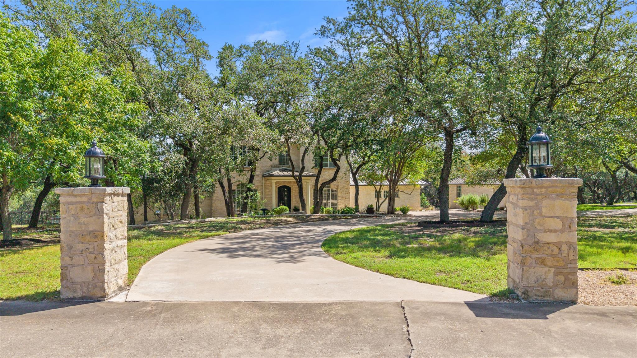 604 N River Hills RD