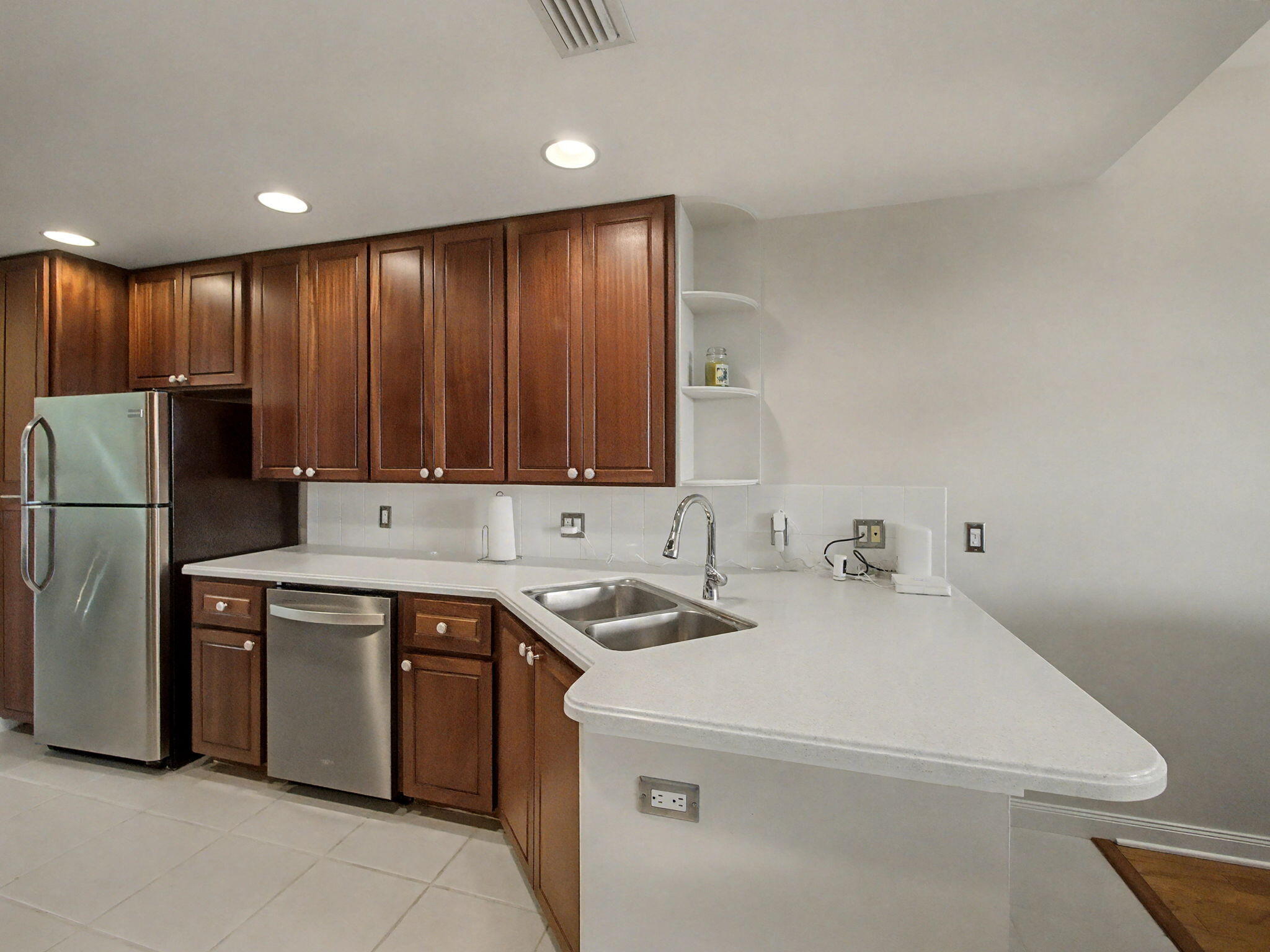 124 Courtenay Ct