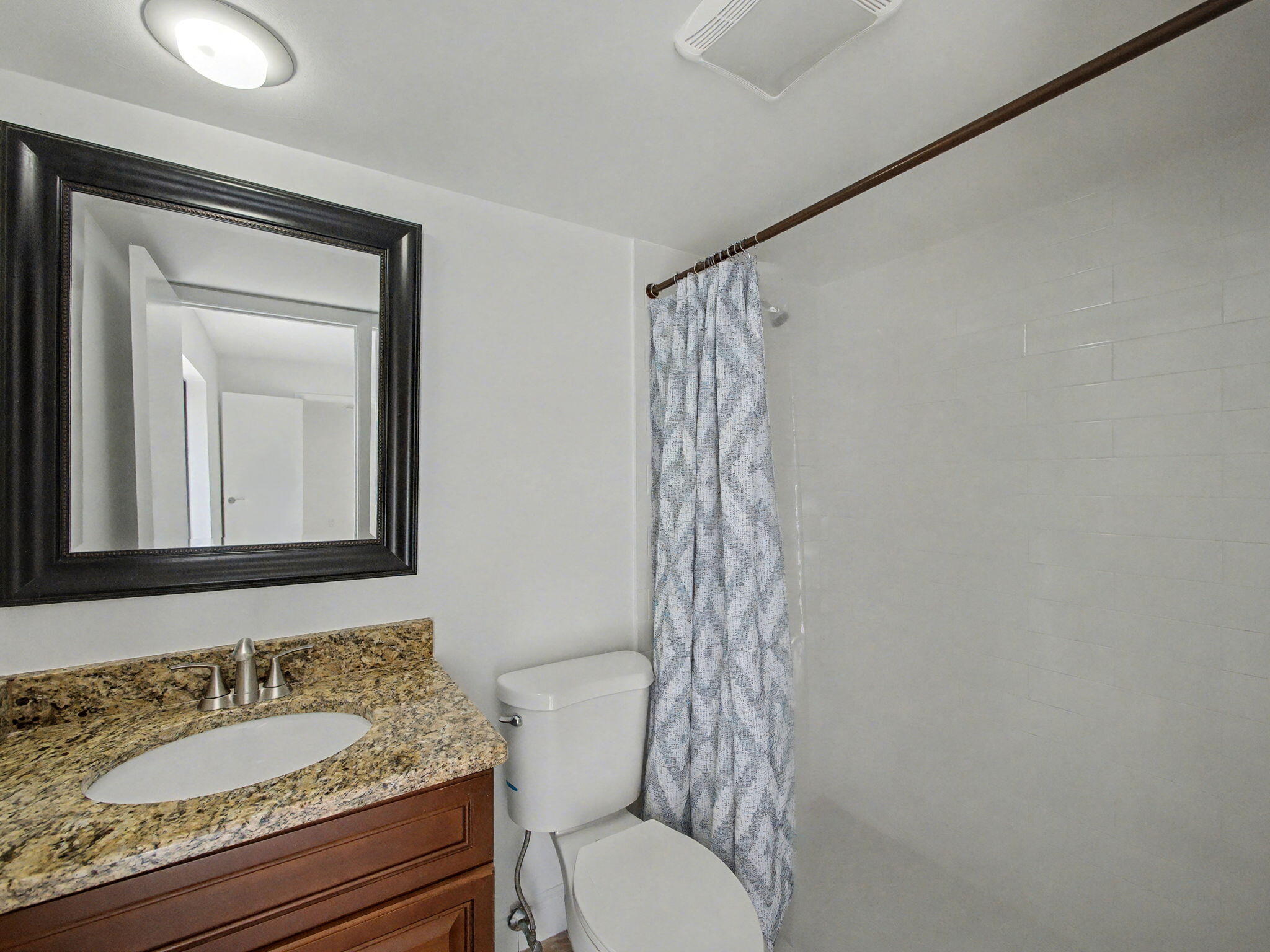 825 Center Street 12a