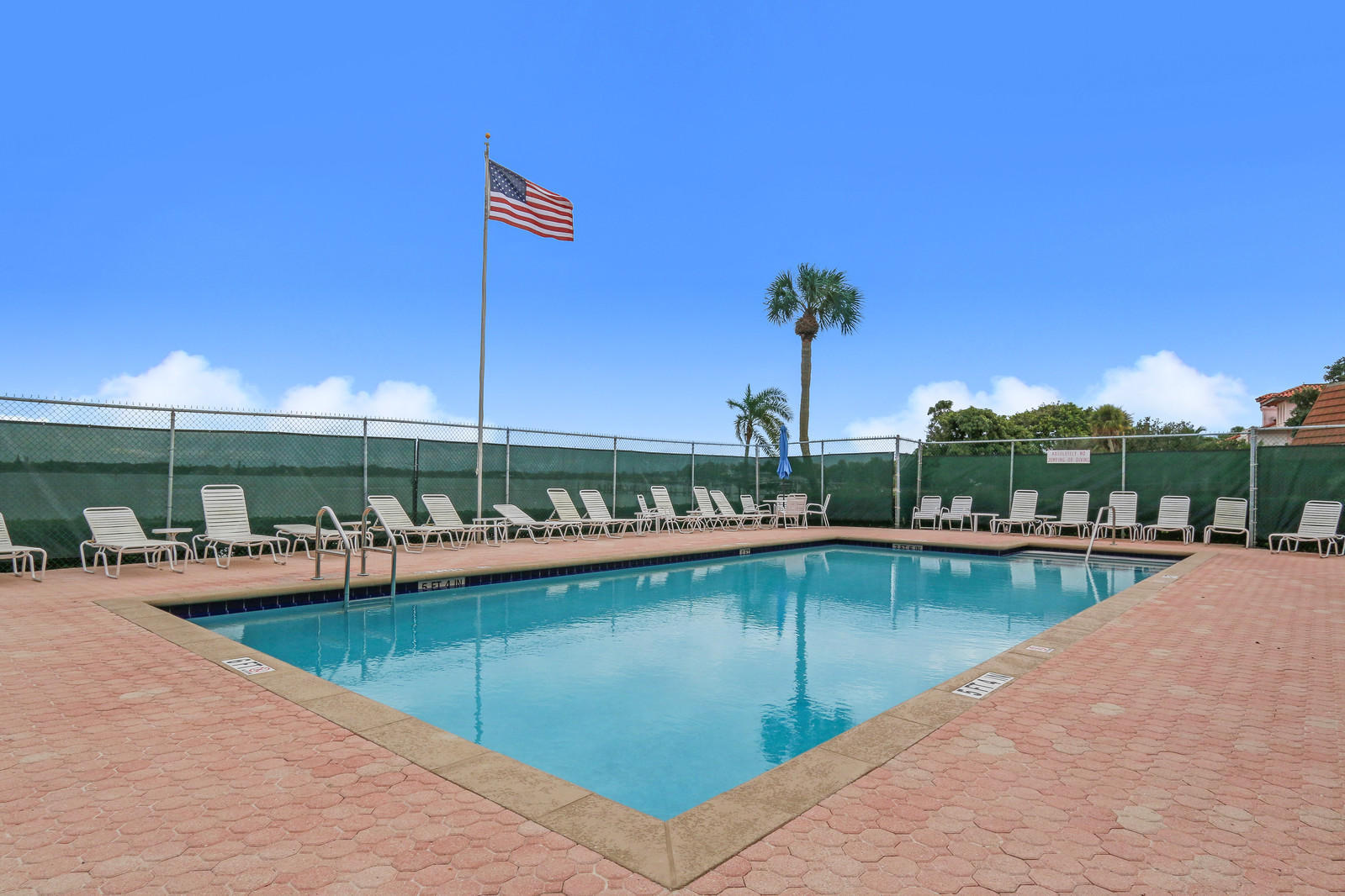 825 Center Street 12a