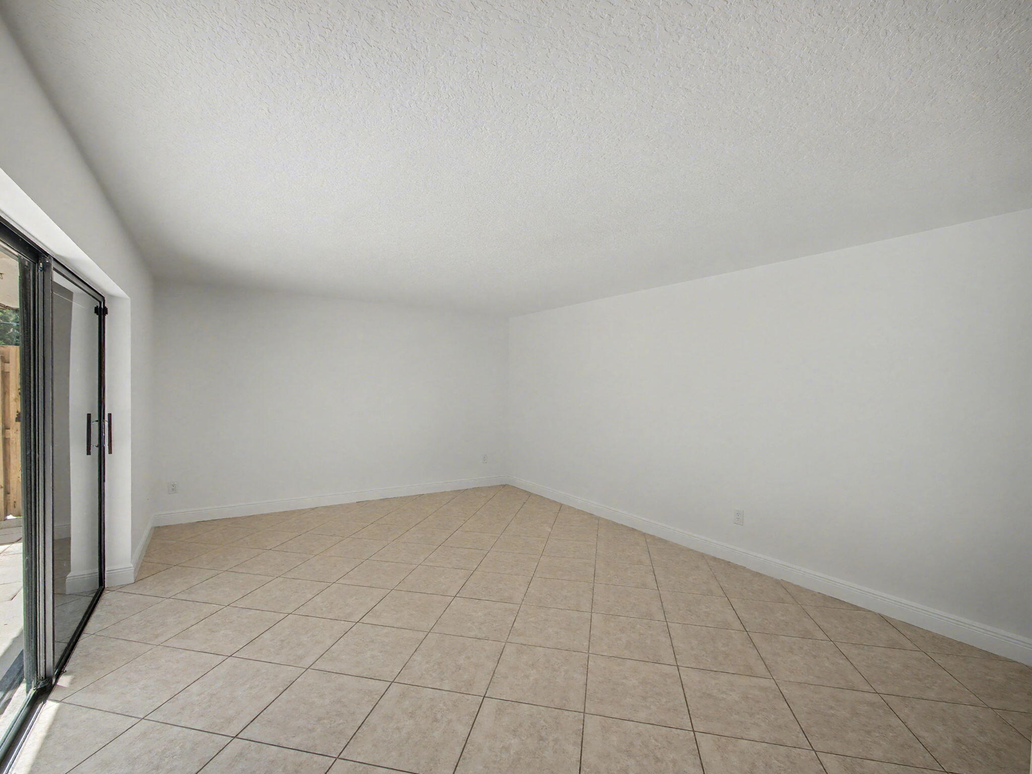 825 Center Street 12a