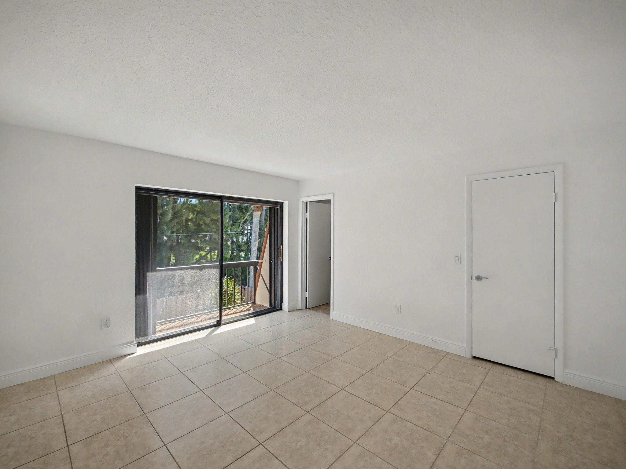 825 Center Street 12a
