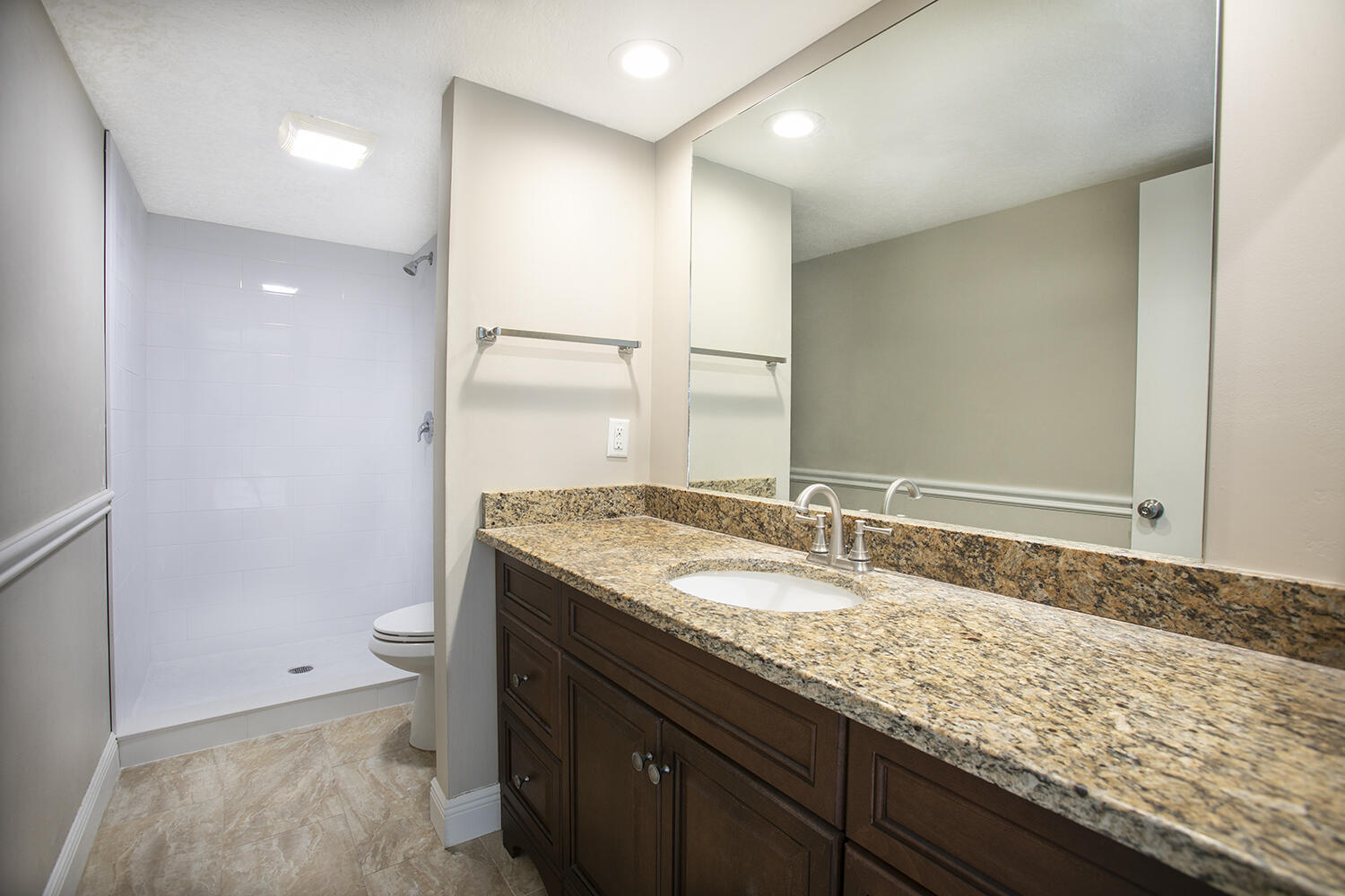 825 Center Street 12a