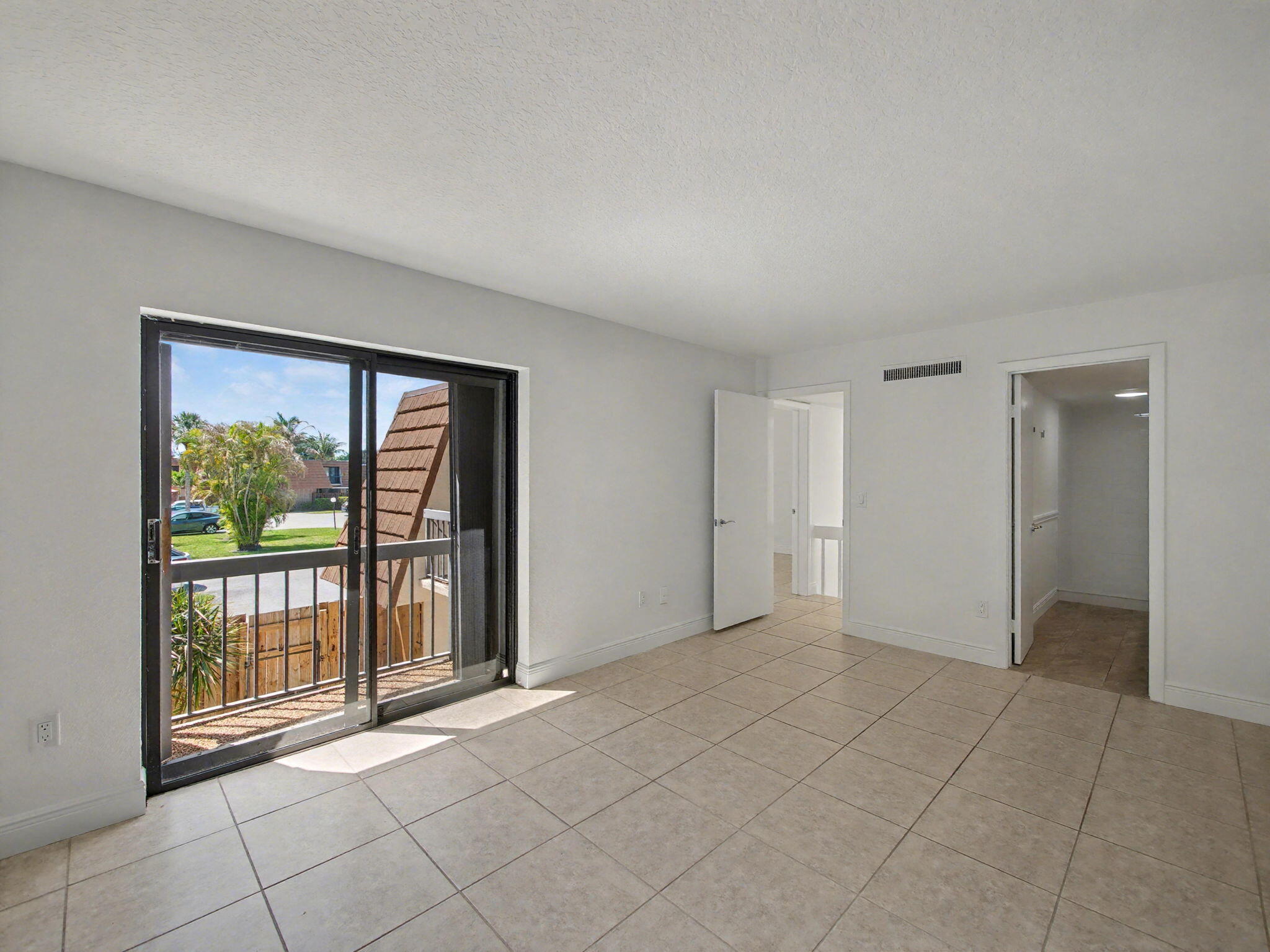 825 Center Street 12a