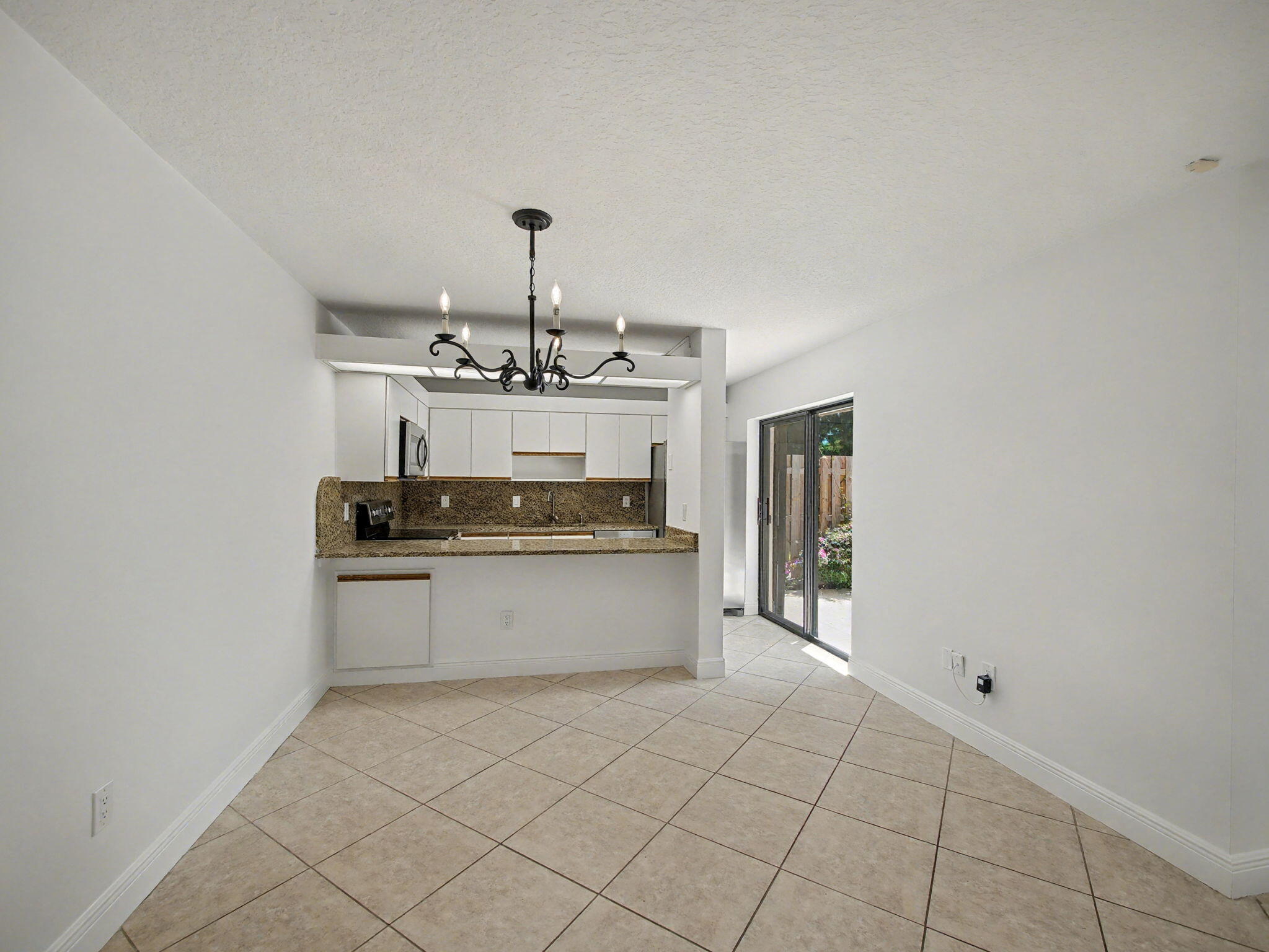 825 Center Street 12a