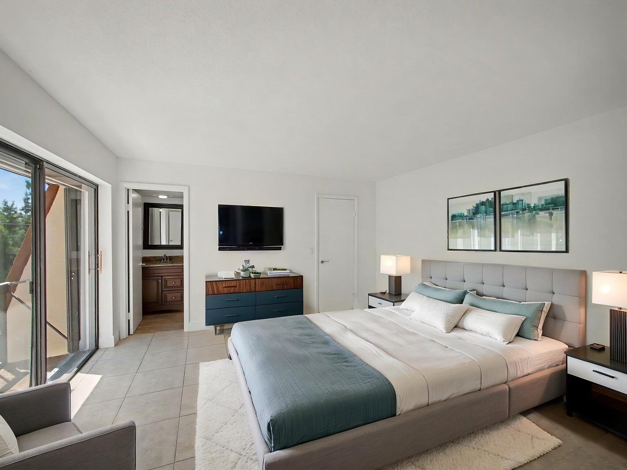 825 Center Street 12a