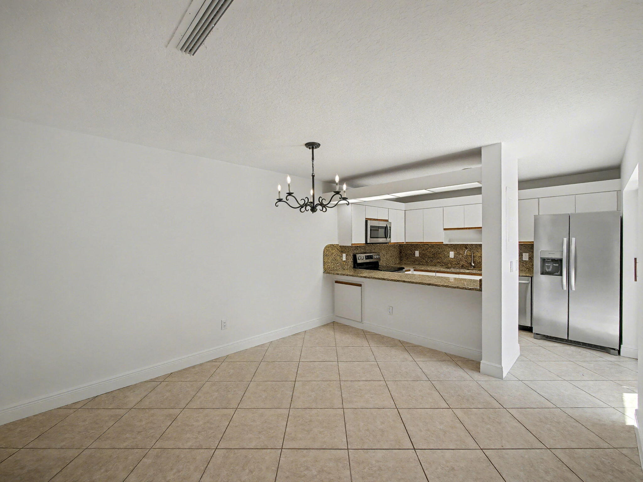 825 Center Street 12a