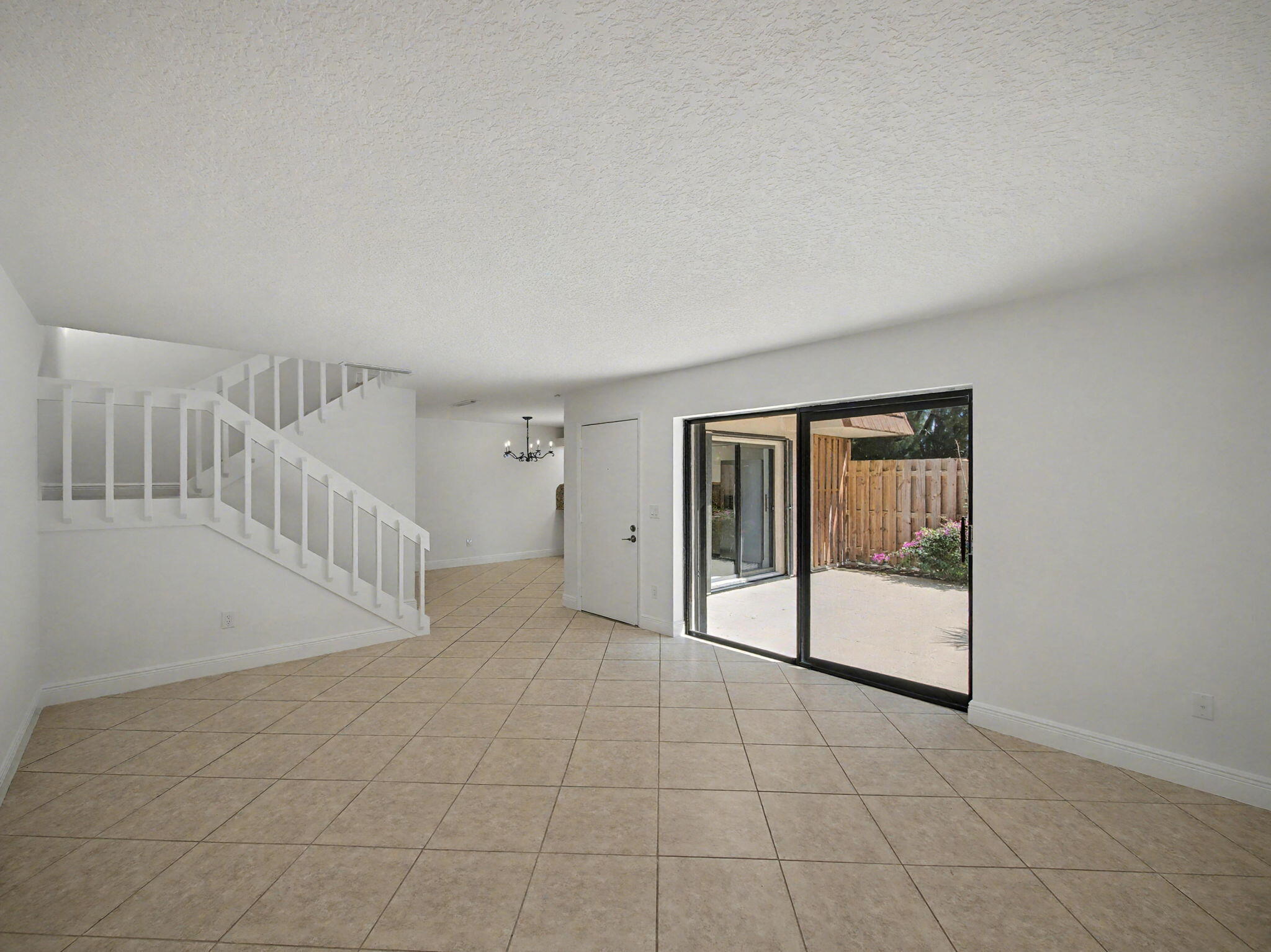 825 Center Street 12a