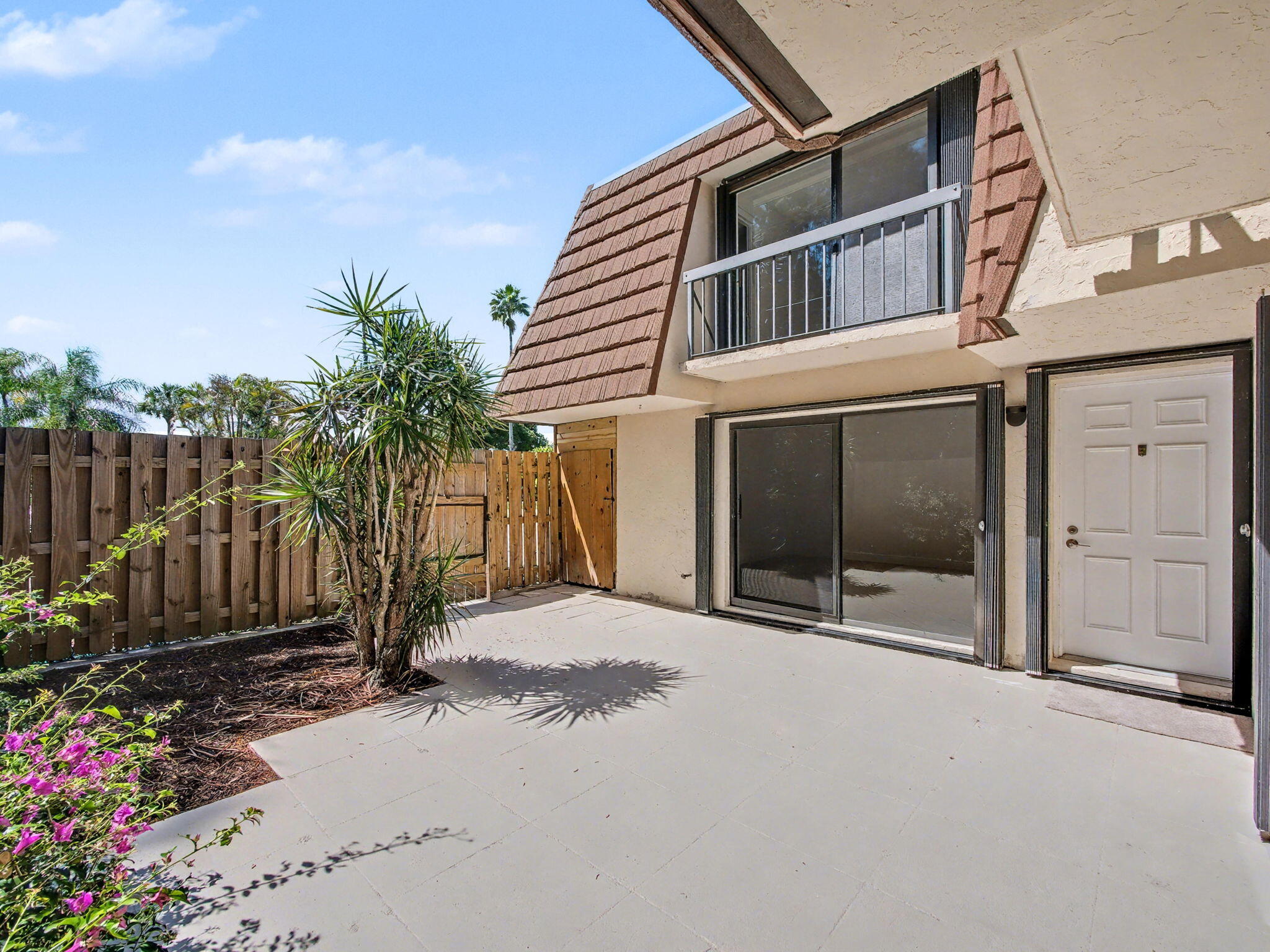 825 Center Street 12a