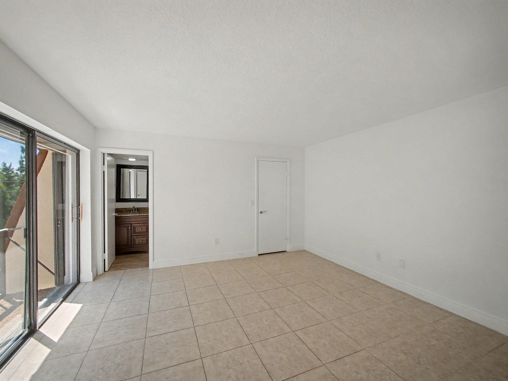 825 Center Street 12a