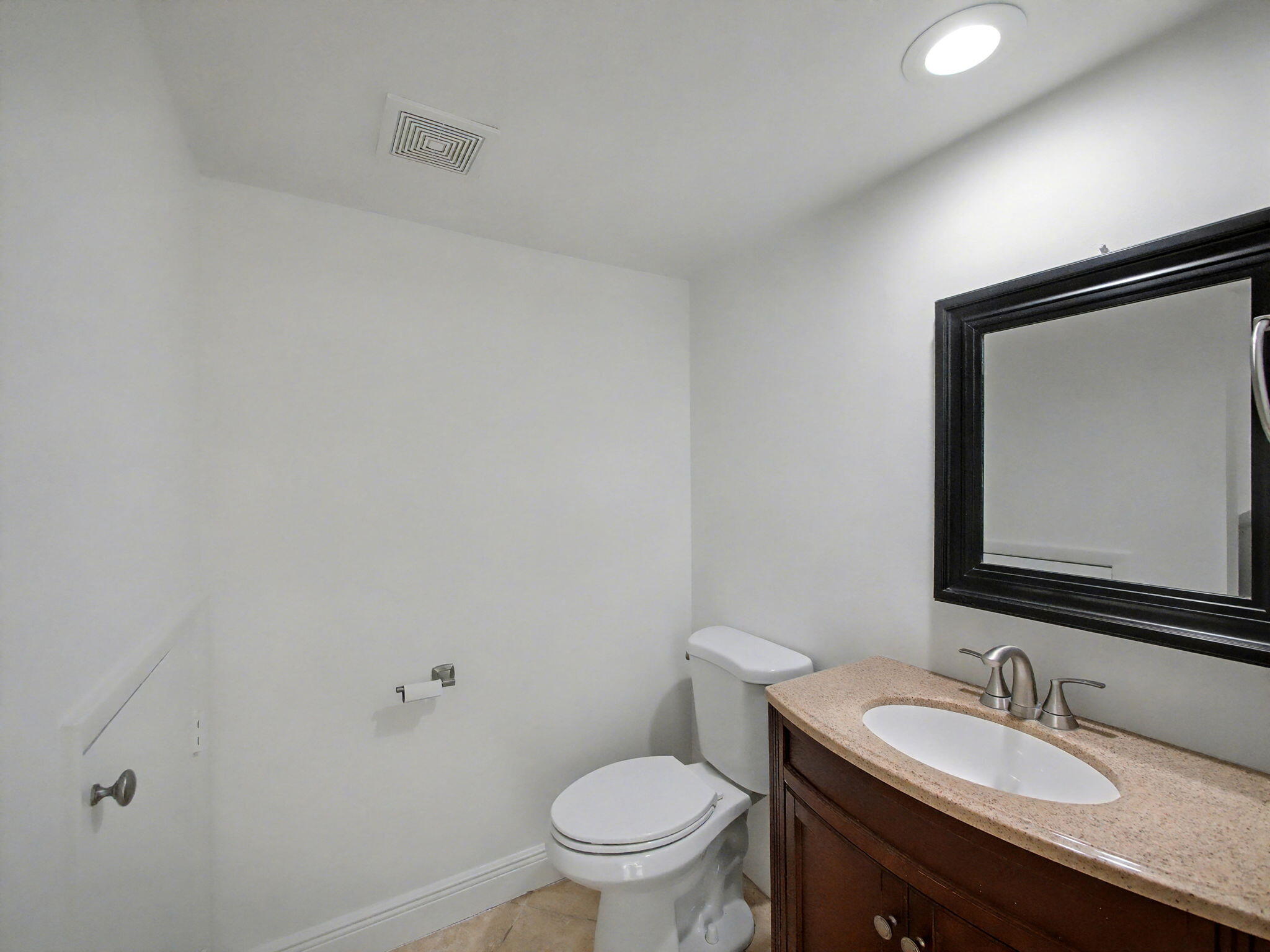 825 Center Street 12a