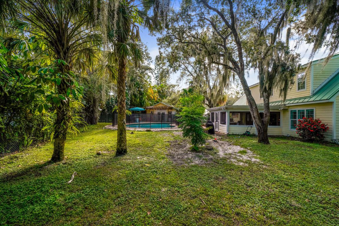 865 SW Magnolia Bluff Drive