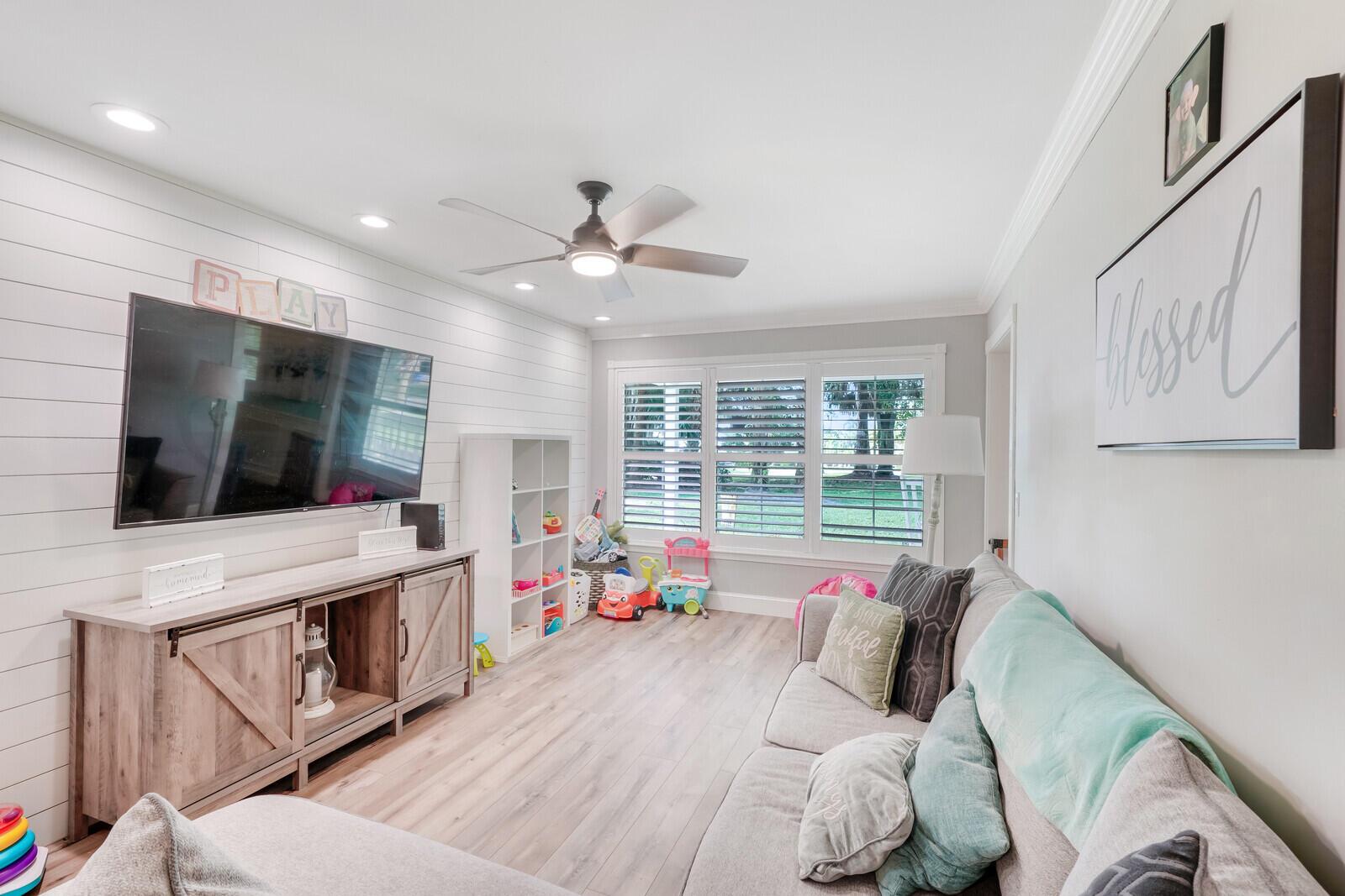 865 SW Magnolia Bluff Drive