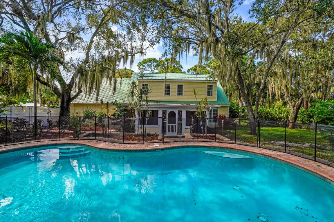 865 SW Magnolia Bluff Drive