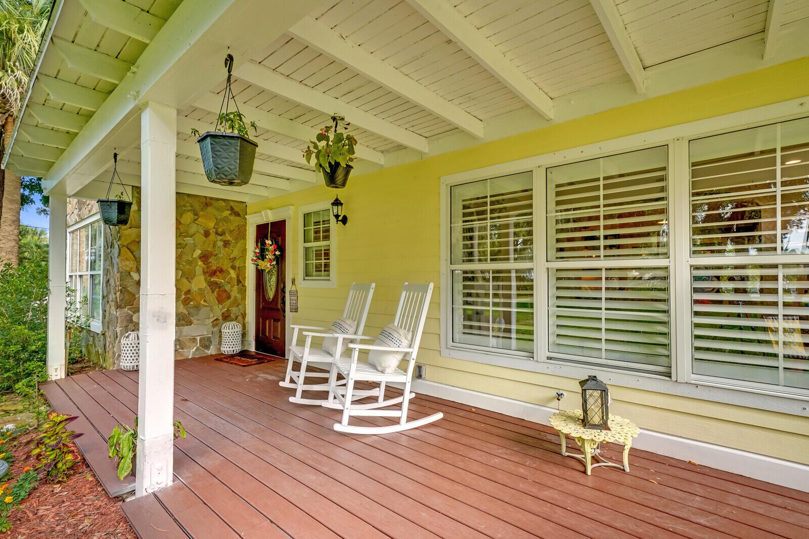 865 SW Magnolia Bluff Drive