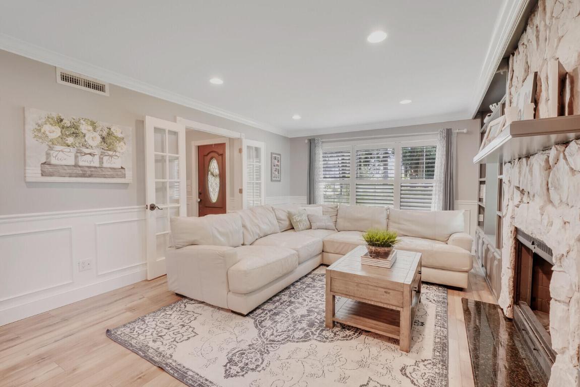 865 SW Magnolia Bluff Drive