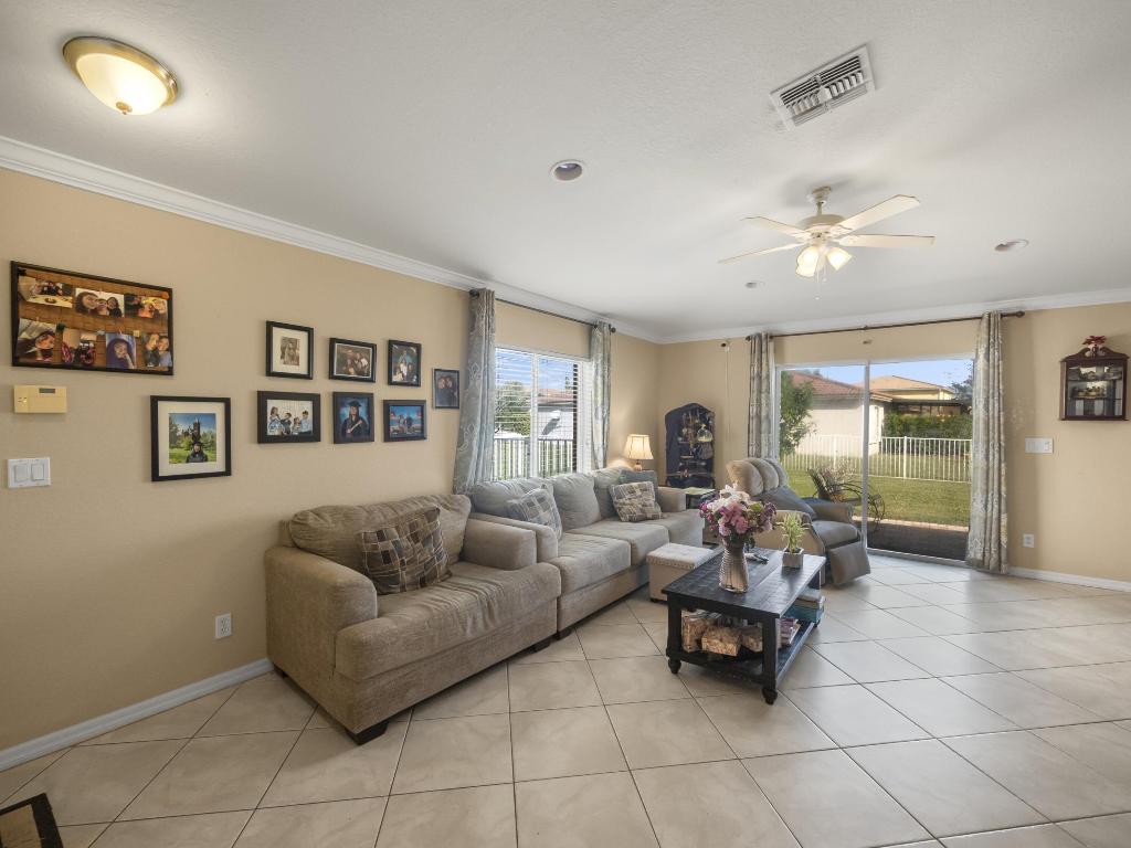 2913 SW Cape Breton Drive