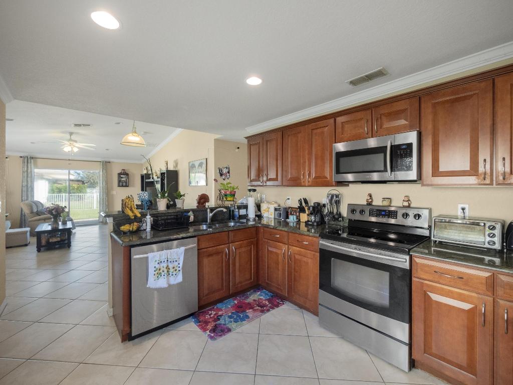 2913 SW Cape Breton Drive