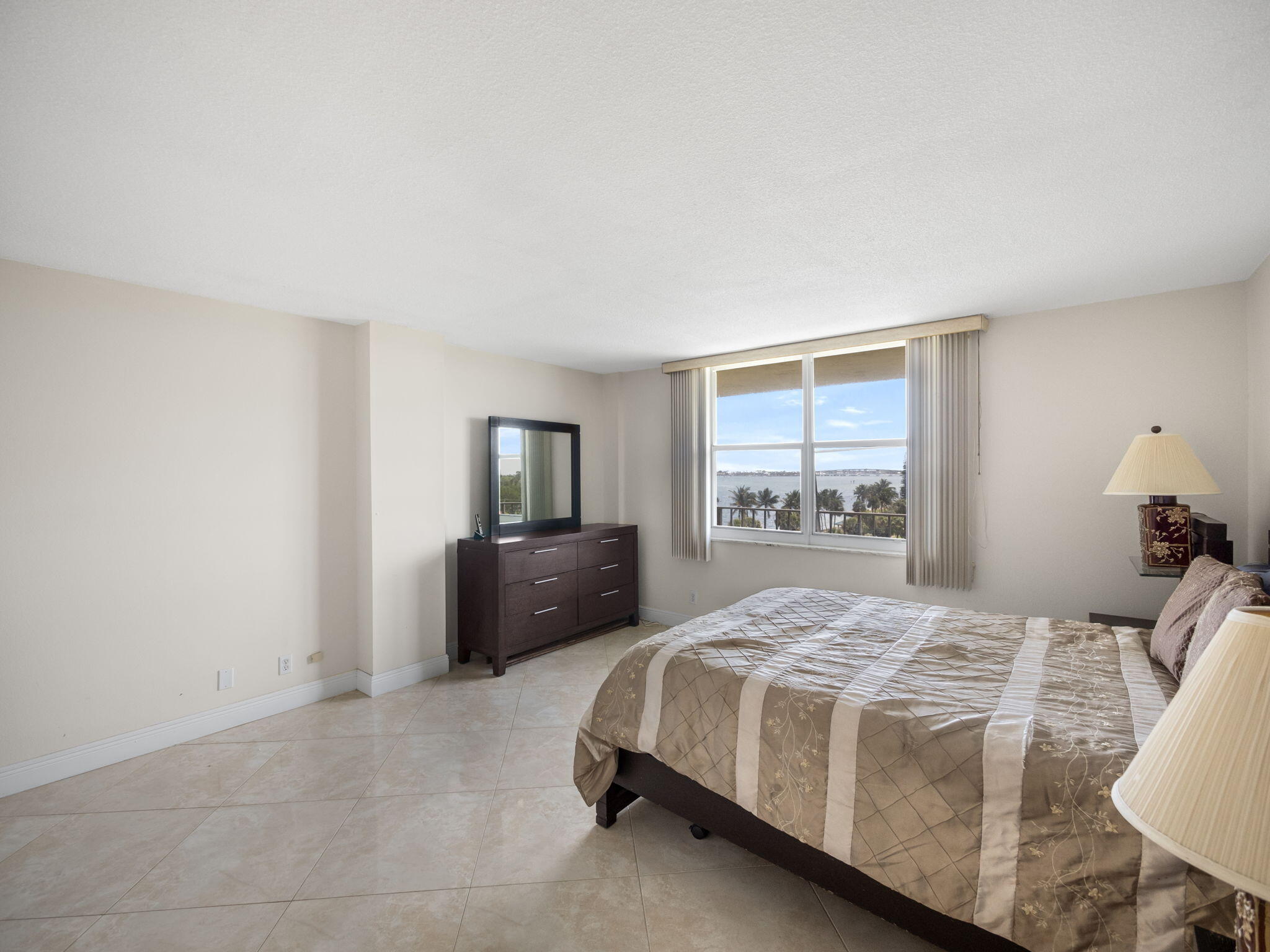 801 Lake Shore Drive 618