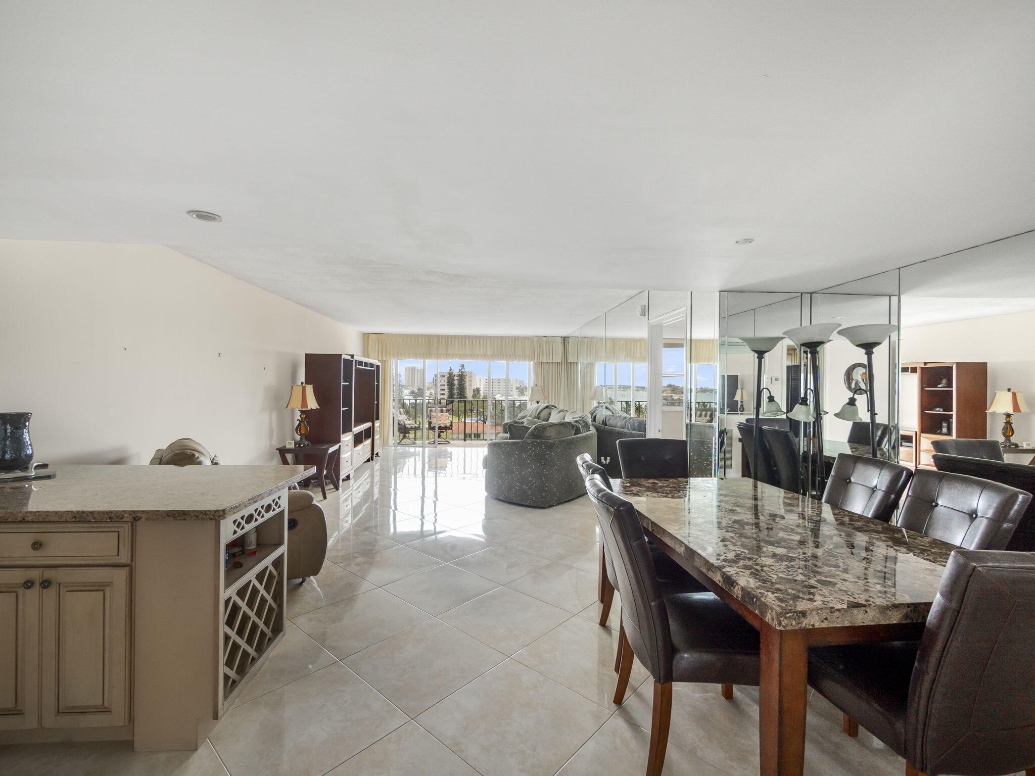 801 Lake Shore Drive 618